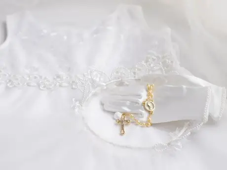 Kolczyki na komunię dla dziewczynki — co wybrać?